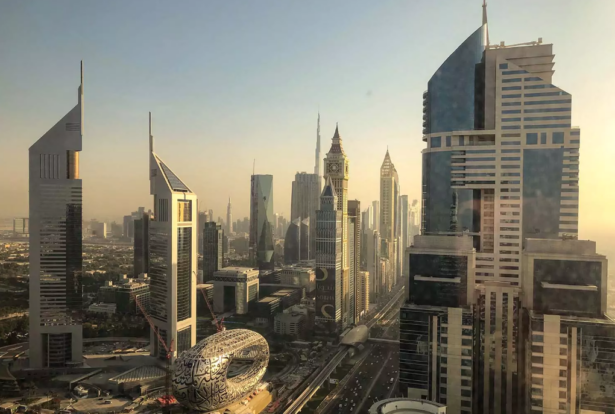 Blick auf Wolkenkratzer in Dubai