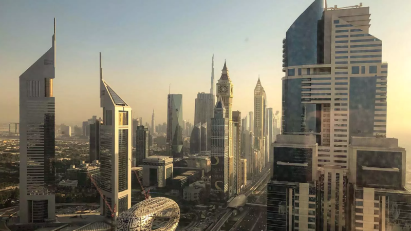 Blick auf Wolkenkratzer in Dubai