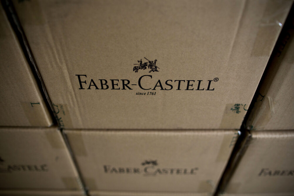 Logo von Faber Castell auf Papierkartonagen