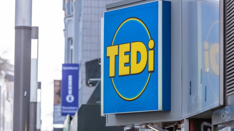 TEDi-Logo auf Hauswand