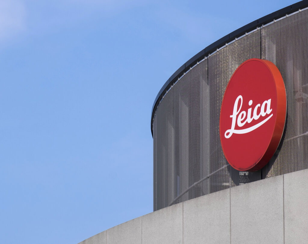 Logo von Leica auf einem Firmegeb#ude