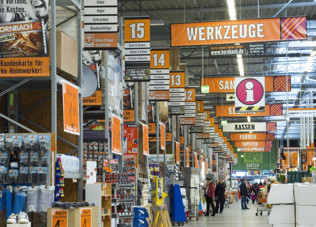 Blick in einen Baumarkt von Hornbach