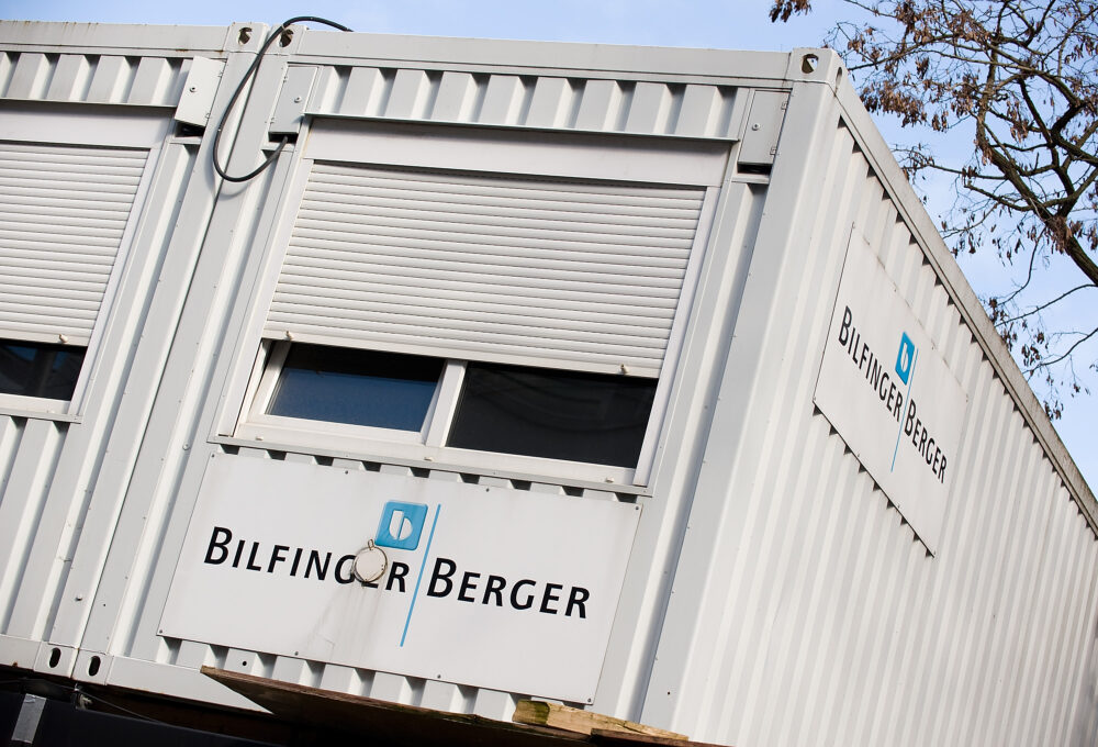 Logo von Bilfinger auf einem Container