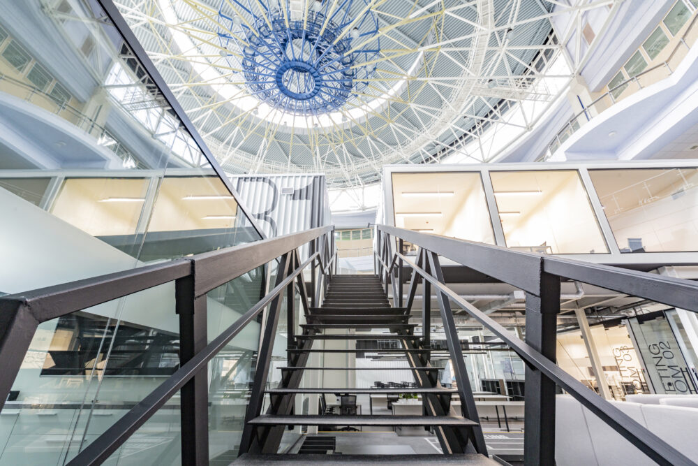 Blick auf eine Rolltreppe