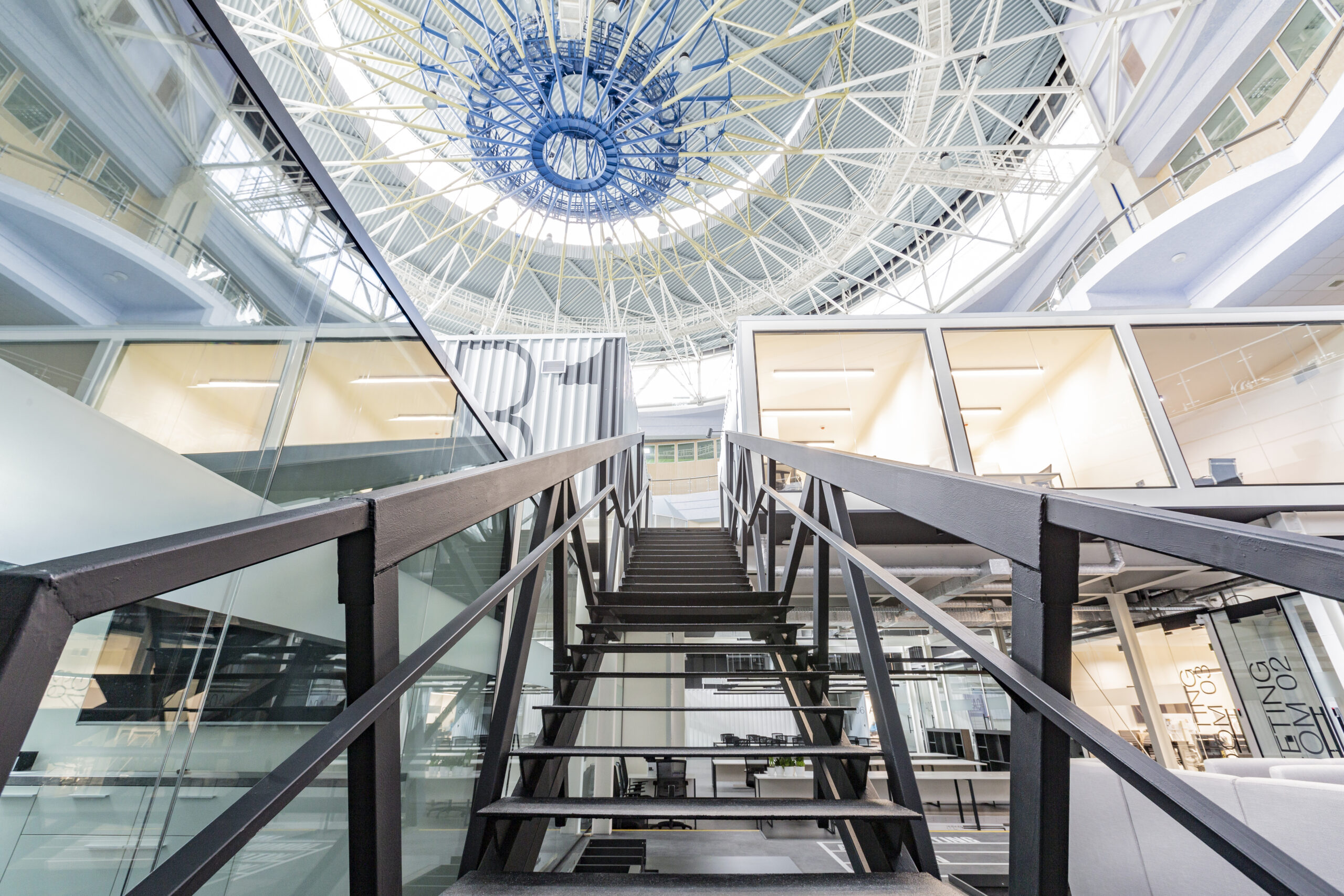 Blick auf eine Rolltreppe