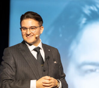 Benjamin Bansal GmbH bietet praxisnahe Verkaufstrainings und PR-Lösungen für Unternehmen zur Steigerung von Sichtbarkeit und Vertriebserfolg.