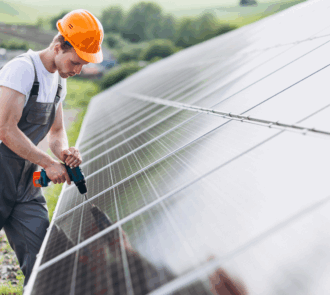 Energiepartnerschaft Österreich und erneuerbare Energiegemeinschaften zur Förderung dezentraler Energieversorgung und Energiekostenreduktion in Österreich.