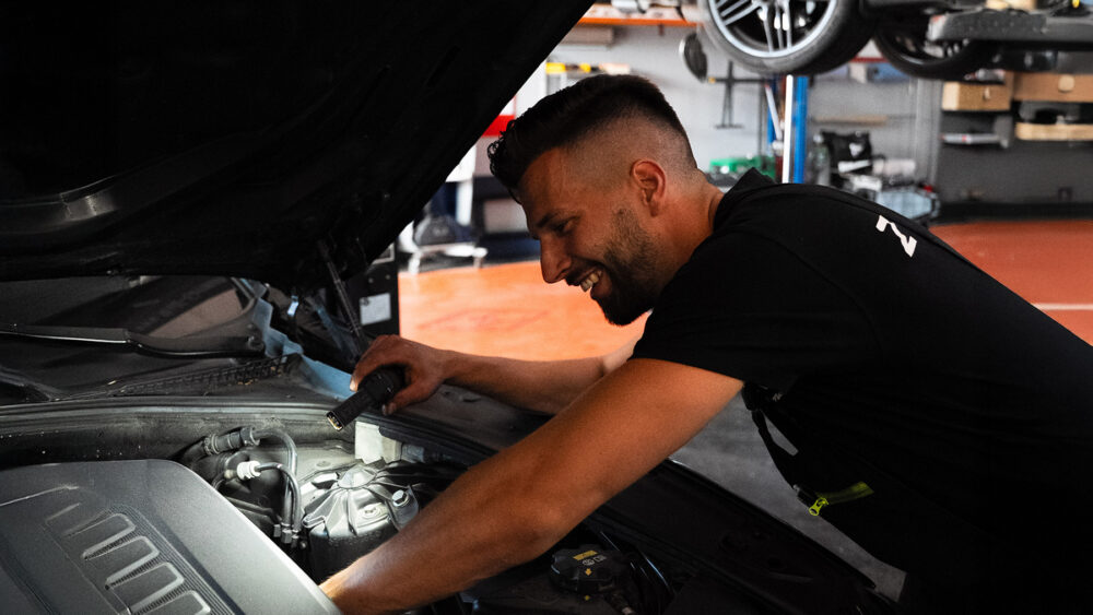 Zöttl Automobile GmbH – verlässliche KFZ-Werkstatt in Gerasdorf für §57a-Prüfung, Unfallinstandsetzung und persönlichen Service.