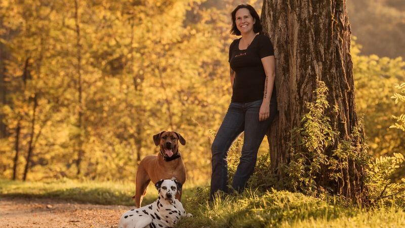 GOODOGS – Ihr Coach für alle Felle: Diplom-Verhaltensbiologin Magᵃ Sabine Macherhammer aus St. Nikolai arbeitet nach dem Prinzip „Ursache statt Symptom“.