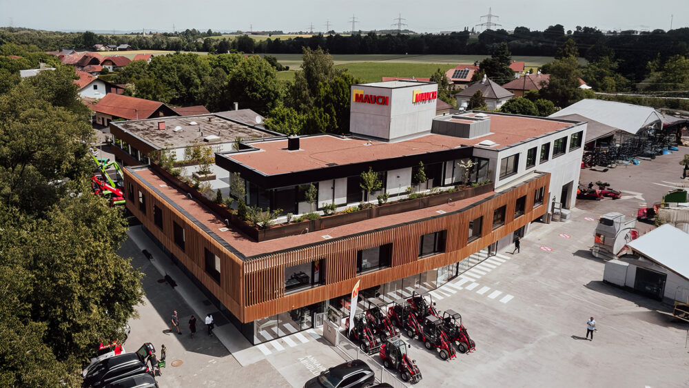 Mauch Gesellschaft m.b.H. & Co. KG: größter Landmaschinenhändler Österreichs in Burgkirchen, bietet breite Auswahl und Service.