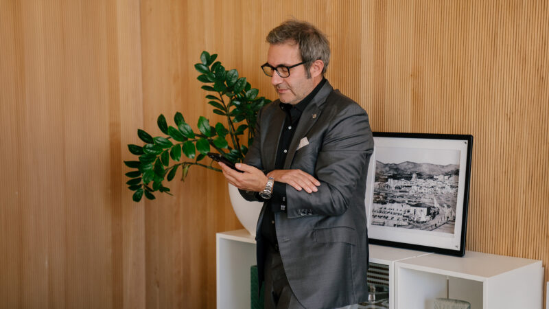 Carsten Beyreuther und beyreutherTRAINING®: Vertriebsausbildung mit Gesprächskybernetik®, Neuro-Sales, AZAV-Zertifizierung und staatlicher Förderung.