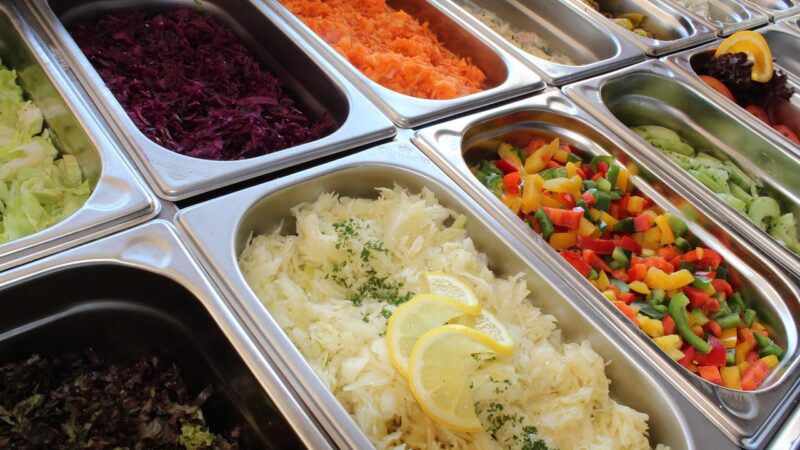 Ein Catering- und Facility-Management-Bereich steht sinnbildlich für die aktuellen Sodexo-Geschäftszahlen 2026 – Foto: HNBS / Pixabay